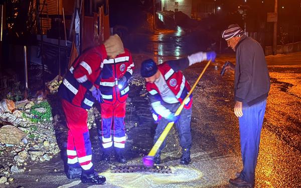 جهود متطوعي صوريف في تصريف مياه الأمطار وتنظيف العبارات